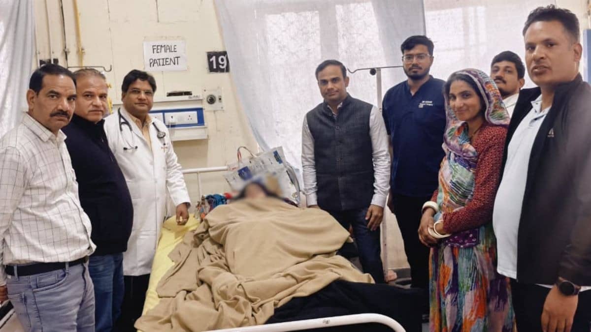 वर्षीय किशोरी को पेट में थी तेज दर्द की शिकायत अंडाशय में निकली इतनी बड़ी गांठ देखकर डॉक्टरों की टीम हैरान…