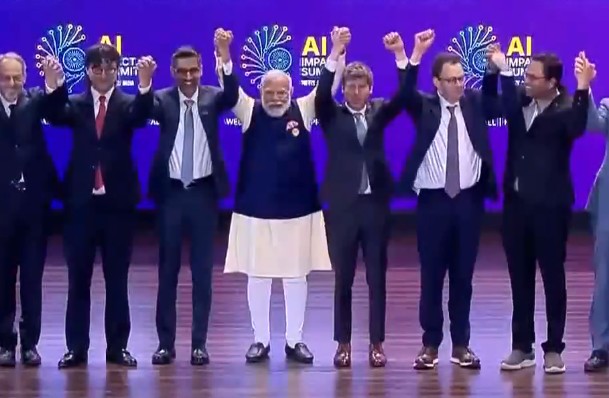 का चौथा दिन जब मंच पर आमने सामने आए धुर विरोधी के कहने पर भी नहीं मिलाए सैम ऑल्टमैन और डारियो अमोदेई ने…