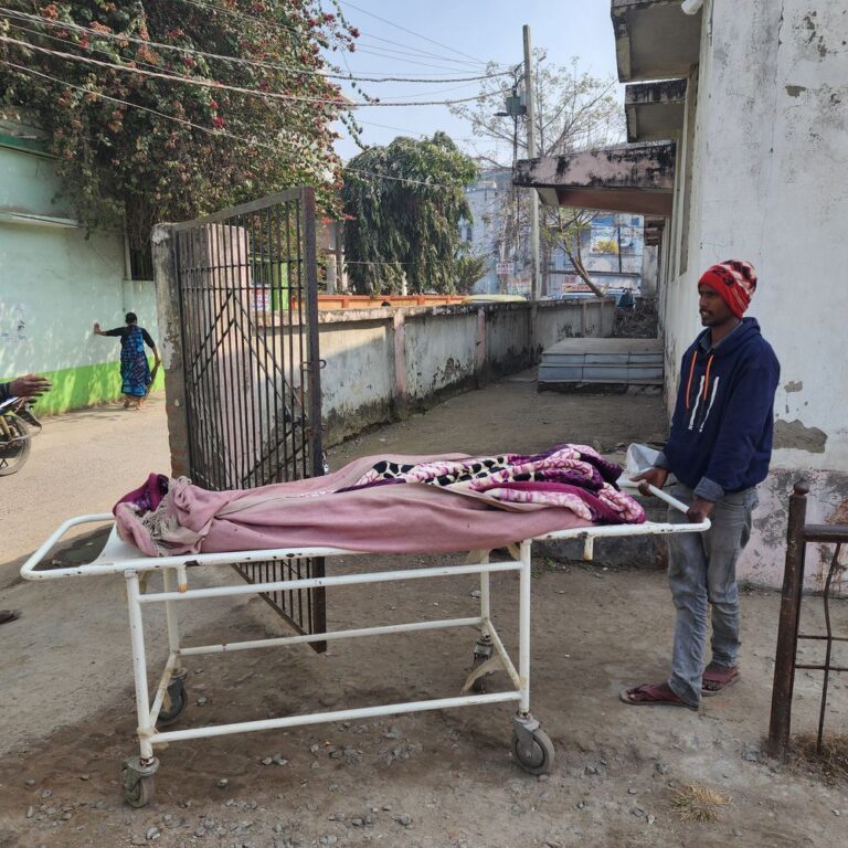 सिवान में अज्ञात वाहन की टक्कर से बुजुर्ग की मौत गाय की दवा लेने जा रहे थे इलाज के दौरान तोड़ा दम चालक…