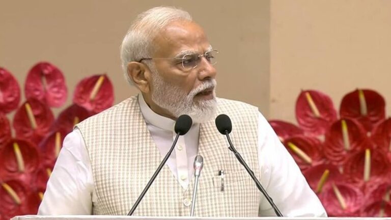 कुछ भी ऐसा ना करें जिससे नारी शक्ति की भावनाएं आहत हो वोटिंग से पहले मोदी की भावनात्मक अपील खड़गे ने क्या कहा…