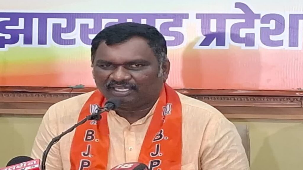पश्चिम बंगाल में भाजपा की ऐतिहासिक बढ़त सतहत्तर साल बाद सत्ता में वापसी के संकेत