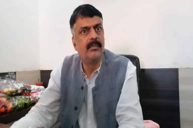 नीट पेपर लीक पर भड़के राजेश ठाकुर बोले युवाओं का भविष्य चुराने वाली सरकार गद्दी छोड़े…