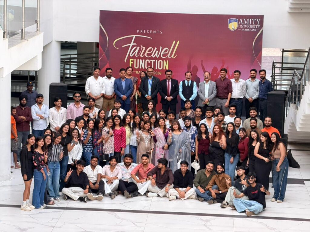 यादों, सम्मान और उत्साह के साथ एमिटी यूनिवर्सिटी में हुआ फेयरवेल समारोह”