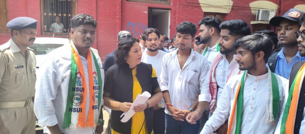 क्लस्टर सिस्टम के विरोध में एनएसयूआई  का रांची विश्वविद्यालय में प्रदर्शन, छात्र हितों की अनदेखी का आरोप