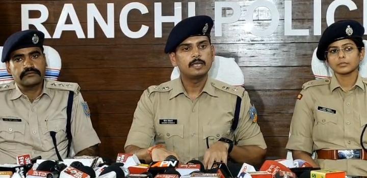 रांची पुलिस को बड़ी सफलता: कारोबारी पर फायरिंग और अनिल टाईगर हत्याकांड का मुख्य साजिशकर्ता सूरज सिन्हा गिरफ्तार…