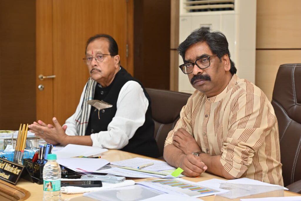 मुख्यमंत्री हेमन्त सोरेन ने की वित्त एवं वाणिज्य-कर विभाग की उच्च स्तरीय समीक्षा
