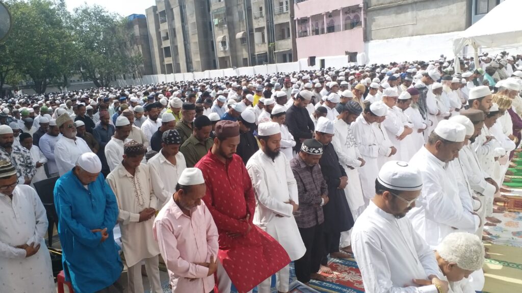 राजधानी रांची में भाईचारे के साथ मनाई गई बकरीद, मस्जिदों-ईदगाहों में उमड़ी नमाजियों की भीड़