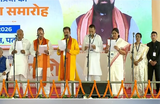 पटना के गांधी मैदान में शक्ति प्रदर्शन! प्रधानमंत्री मोदी की मौजूदगी में बत्तीस मंत्रियों ने ली शपथ