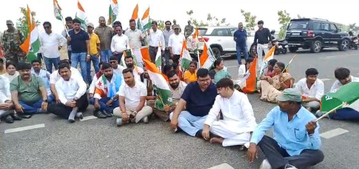 चुनाव आयोग के खिलाफ कांग्रेस का विधानसभा घेराव, जमकर नारेबाजी; राज्यसभा चुनाव प्रक्रिया पर उठाए सवाल