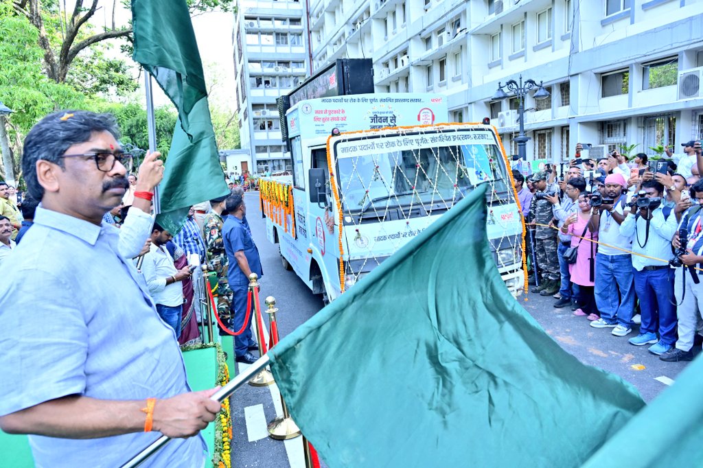 झारखंड को नशामुक्त बनाने की मुहिम तेज, मुख्यमंत्री ने जागरूकता रथों को दिखाई हरी झंडी