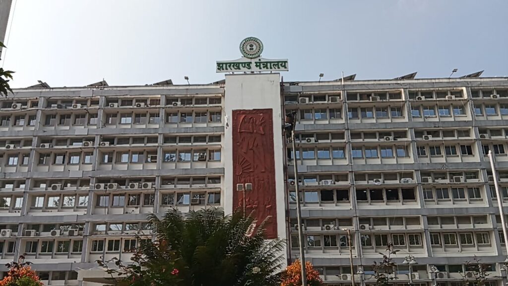 मुख्यमंत्री हेमंत सोरेन की अध्यक्षता में हुई कैबिनेट बैठक में विकास, प्रशासन और ग्रामीण योजनाओं से जुड़े कई अहम प्रस्तावों को मिली मंजूरी