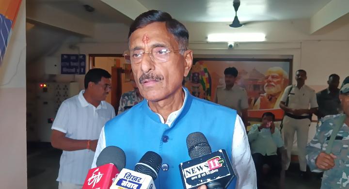 बालू संकट, कालाबाजारी और कमीशनखोरी के आरोपों पर रक्षा राज्य मंत्री का वार, सीबीआई जांच की मांग से सियासत गरमाई…