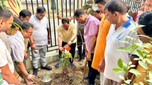 एक पेड़ माँ के नाम अभियान के तहत भाजपा नेताओं ने किया वृक्षारोपण पर्यावरण संरक्षण का दिया संदेश…
