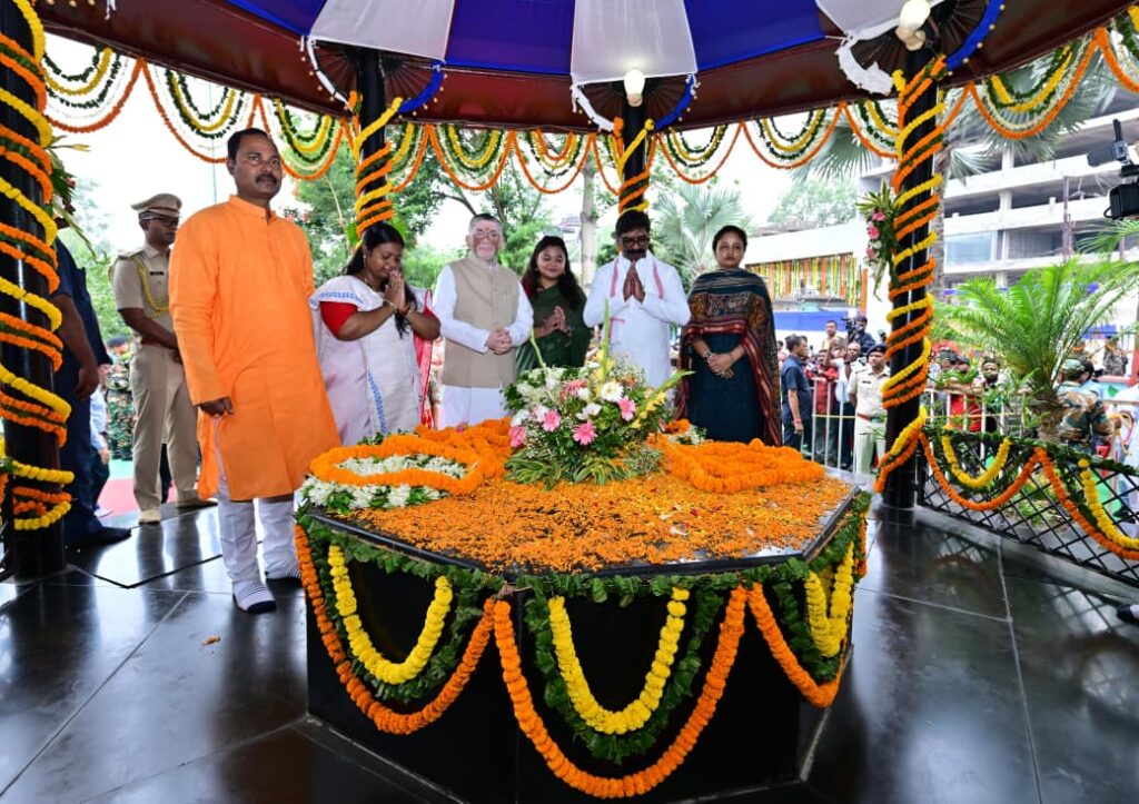बिरसा मुंडा की शहादत दिवस पर भावुक हुआ झारखंड, समाधि स्थल पर जुटे मुख्यमंत्री, राज्यपाल और जनप्रतिनिधि…