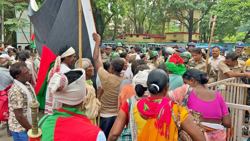 मुख्यमंत्री आवास घेराव से पहले रोके गए झारखंड आंदोलनकारी, मोरहाबादी में प्रदर्शन, सुरक्षा के कड़े इंतजाम