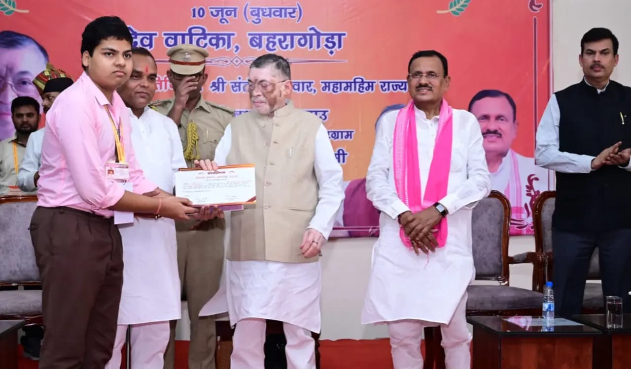 बहरागोड़ा में प्रतिभा सम्मान समारोह का आयोजन राज्यपाल संतोष कुमार गंगवार ने मेधावी विद्यार्थियों को किया सम्मानित…