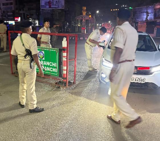 रांची में ट्रैफिक पुलिस का सख्त अभियान  सड़क सुरक्षा को दी गई प्राथमिकता