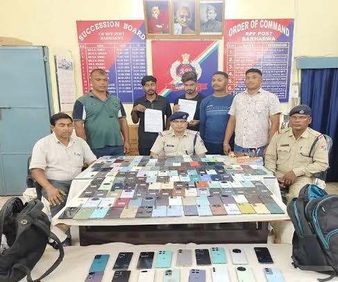 वनांचल एक्सप्रेस में आरपीएफ की बड़ी कार्रवाई संभावित चोरी या अवैध कारोबार के एंगल से जांच शुरू…