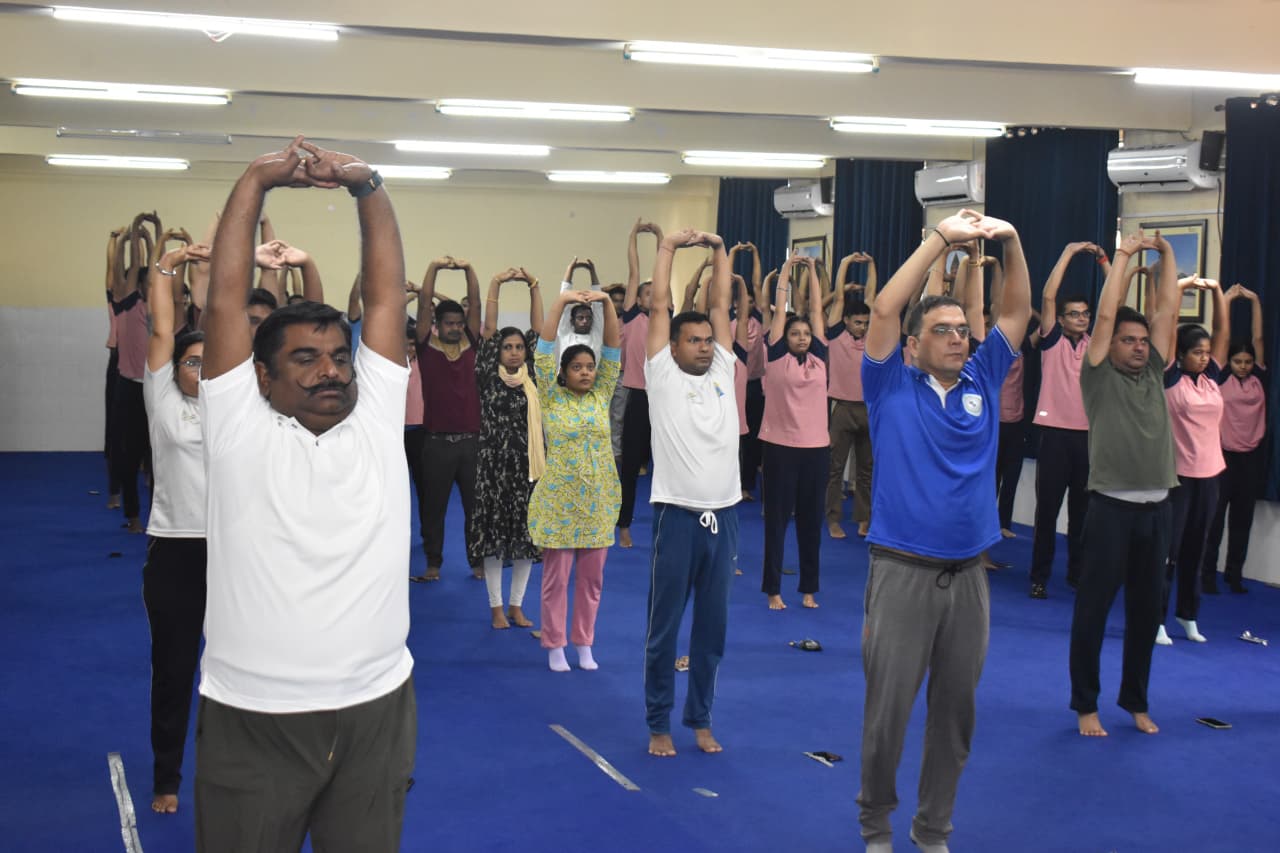 विश्व योग दिवस पर आईएचएम रांची में योग कार्यक्रम और स्वच्छता अभियान का आयोजन
