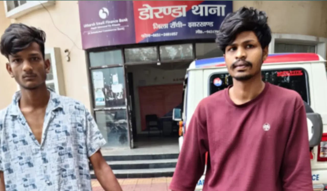 रांची टेम्पू लूटकांड का खुलासा  दो आरोपी गिरफ्तार लूटे गए जेवर मोबाइल और चाकू बरामद