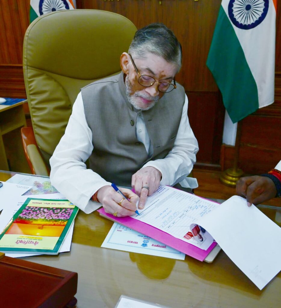 राज्यपाल ने खुद भरा मतदाता गणना प्रपत्र, नागरिकों से एस आई आर अभियान में सहयोग की अपील