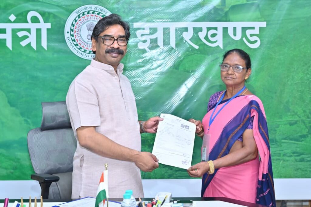 मुख्यमंत्री हेमंत सोरेन ने खुद भरा एसआईआर फॉर्म, मतदाताओं से समय पर सत्यापन कराने की अपील...