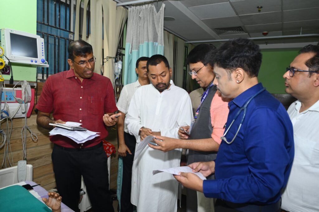 स्वास्थ्य मंत्री निशांत का एलएनजेपी अस्पताल में औचक निरीक्षण,लापरवाही पर सख्त कार्रवाई के निर्देश