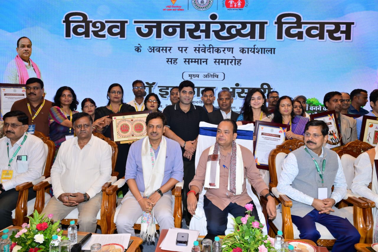 विश्व जनसंख्या दिवस जनसंख्या नहीं जनशक्ति बने झारखंड की पहचान सभी जिलों में बनेंगे मदर एंड चाइल्ड हॉस्पिटल स्वास्थ्य मंत्री…