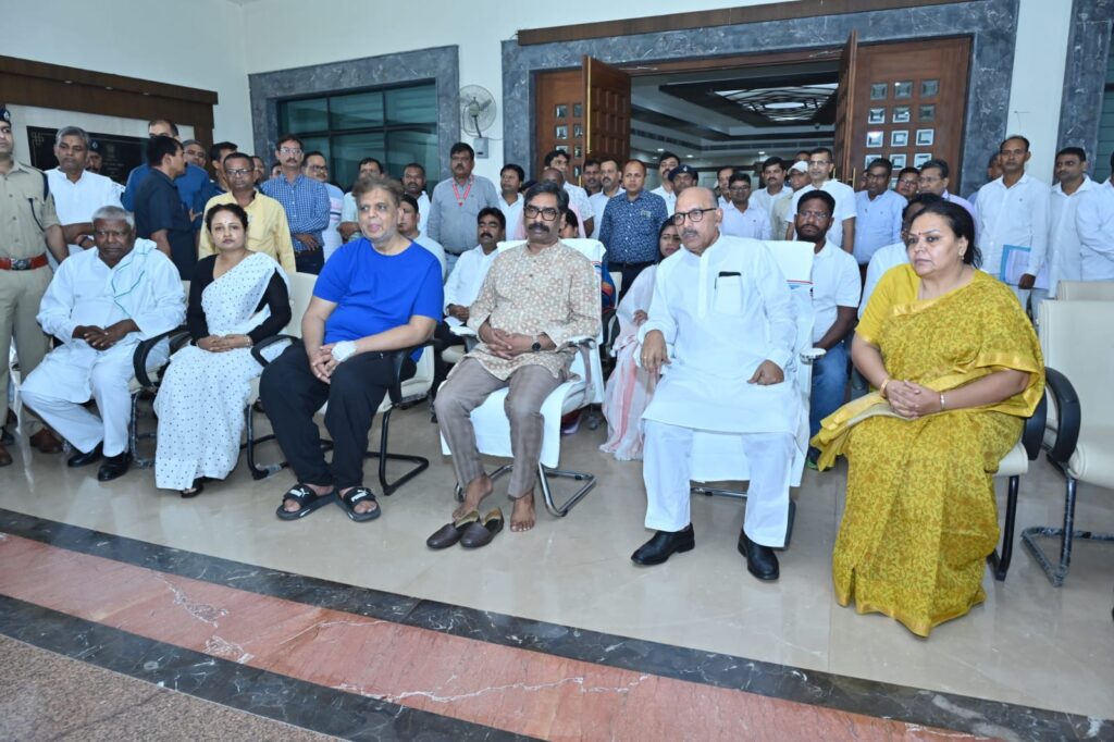पूर्व मंत्री मन्नान मल्लिक को मुख्यमंत्री हेमन्त सोरेन ने दी श्रद्धांजलि,परिजनों से मिलकर जताई संवेदना…