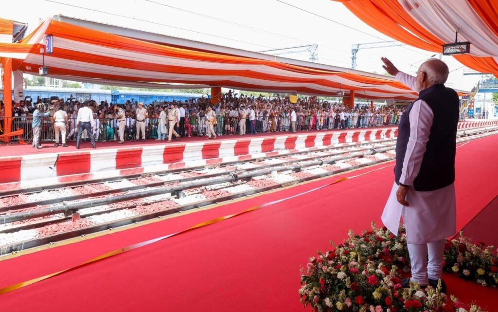देश को मिली पहली हाइड्रोजन ट्रेन की सौगात,पीएम मोदी ने जींद से दिखाई हरी झंडी