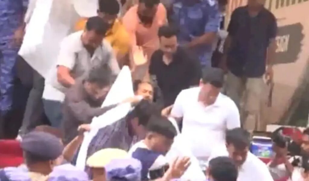 इक्कीस दिन की भूख हड़ताल के बाद अस्पताल पहुंचे सोनम वांगचुक,जंतर-मंतर पर समर्थकों का विरोध