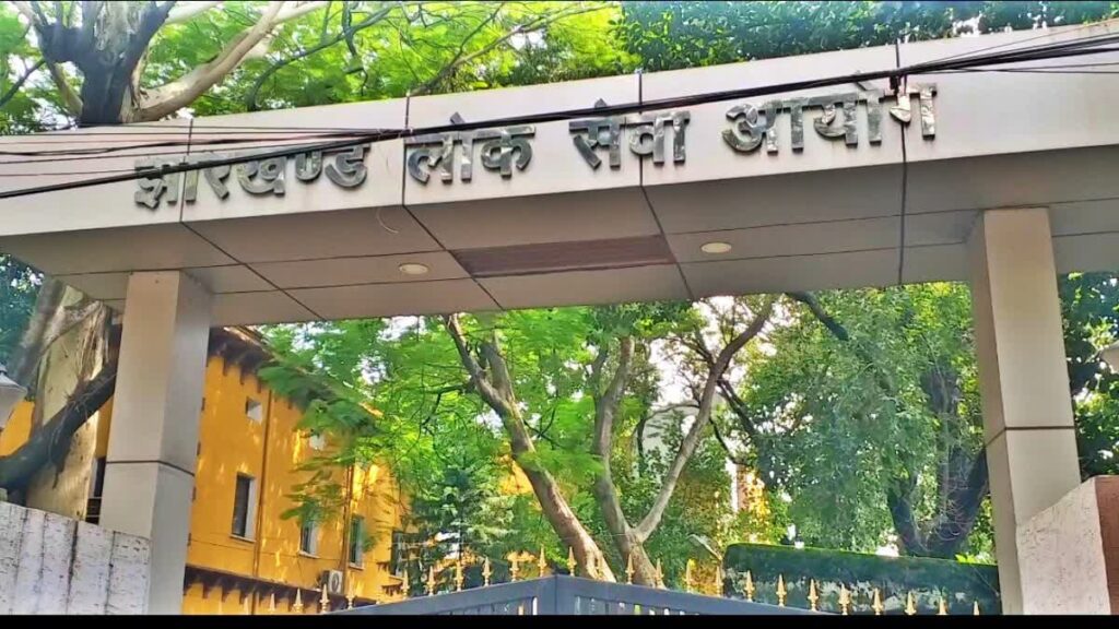 रांची पुलिस की बड़ी रेड,बंद कमरों में खंगाली जा रहीं फाइलें कार्यालय के कई हिस्सों को किया गया सील