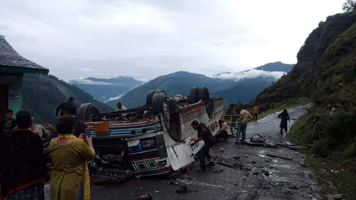 चंबा में खाई में गिरी बस सात लोगों की मौत ग्यारह यात्री घायल